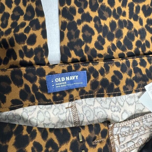 Old Navy NWT leopard print Harper mid rise crop pants size 22 short - Picture 10 of 13